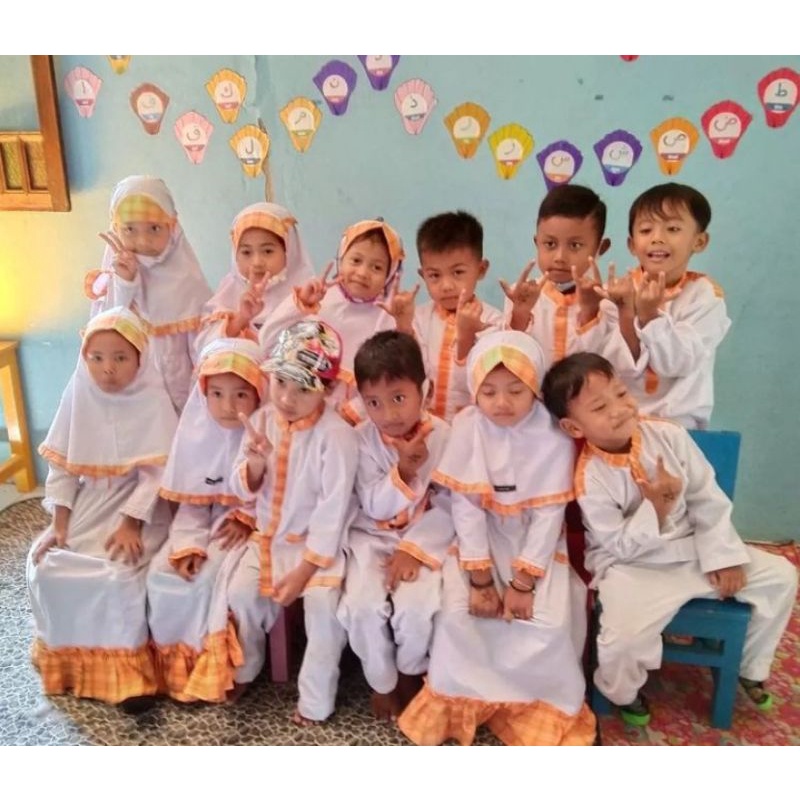 seragam muslim anak sekolah paud, tk,putih kotak oranye
