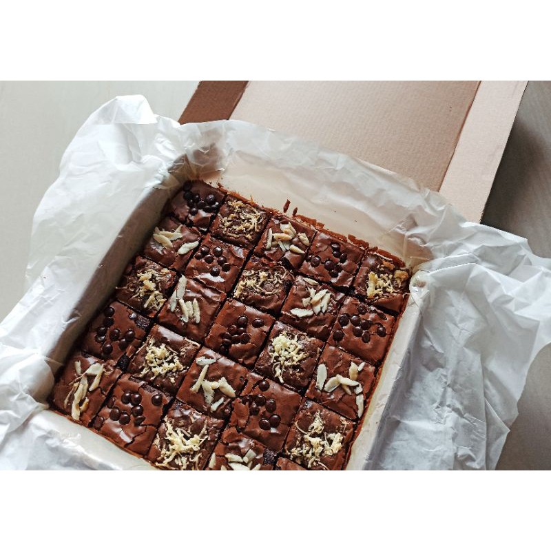 

TERENAK & TERMURAH FUDGY BROWNIES / BROWNIES PANGGANG / BROWNIES SKAT 25 POTONG