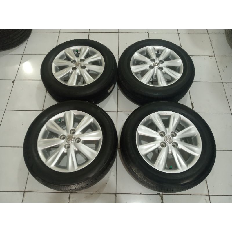 velg mobil bekas mobil yaris ring 15 plus ban ukiran 185 60 r15 warna silver baut 4x100