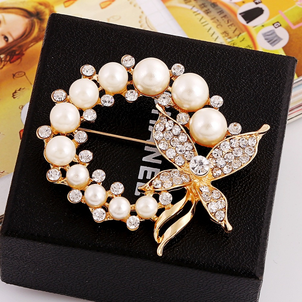 [ 1Pc  Pearl and Rhinestone Circle Brooches Butterfly Brooch Pins ] [ Party Wedding Jewelry Gifts ]