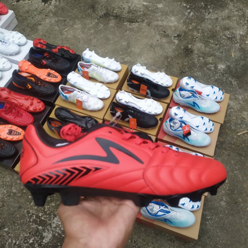 Sepatu Sepakbola Specs Azteca FG