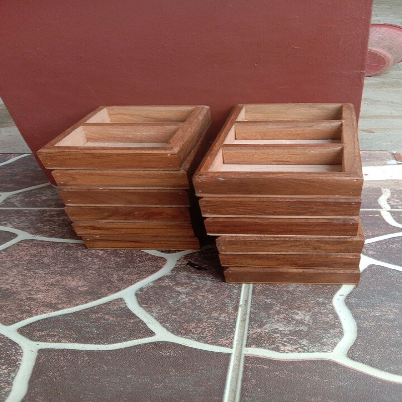 TEMPAT MAKAN BURUNG MERPATI/BURUNG/KOTAK MAKAN/MERPATI/KOTAK MAKAN/KOTAK KAYU/KAYU