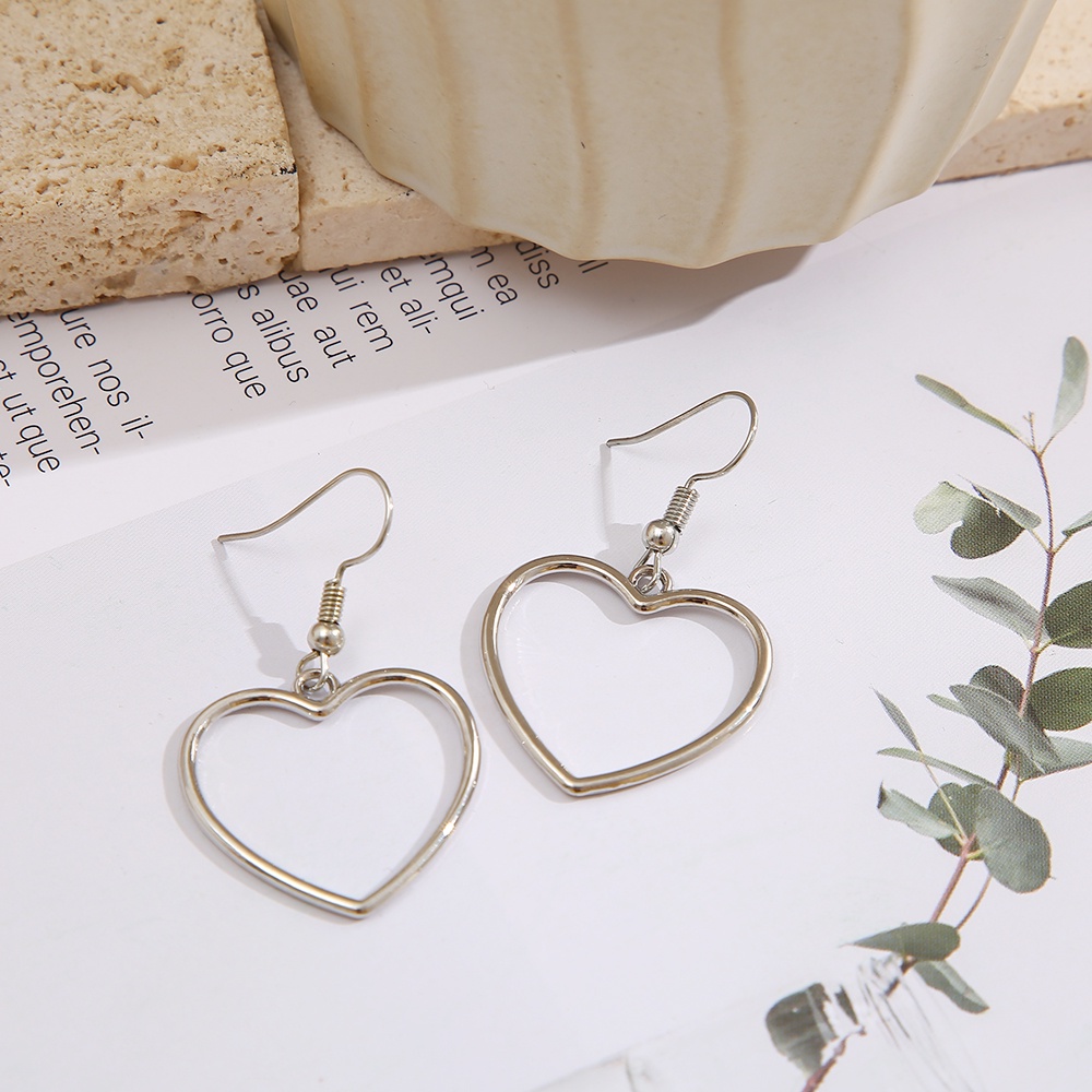 Anting Kait Gantung Desain Hati Warna Silver Gaya Simple Untuk Wanita