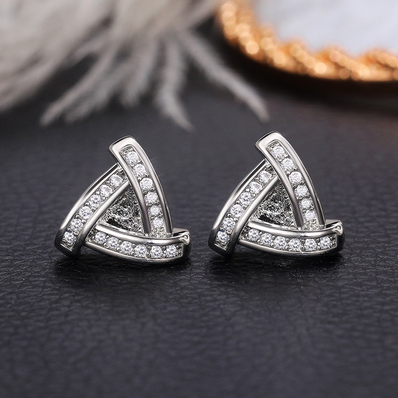 Anting Stud Bentuk Segitiga Aksen Batu Cubic Zirconia Untuk Wanita