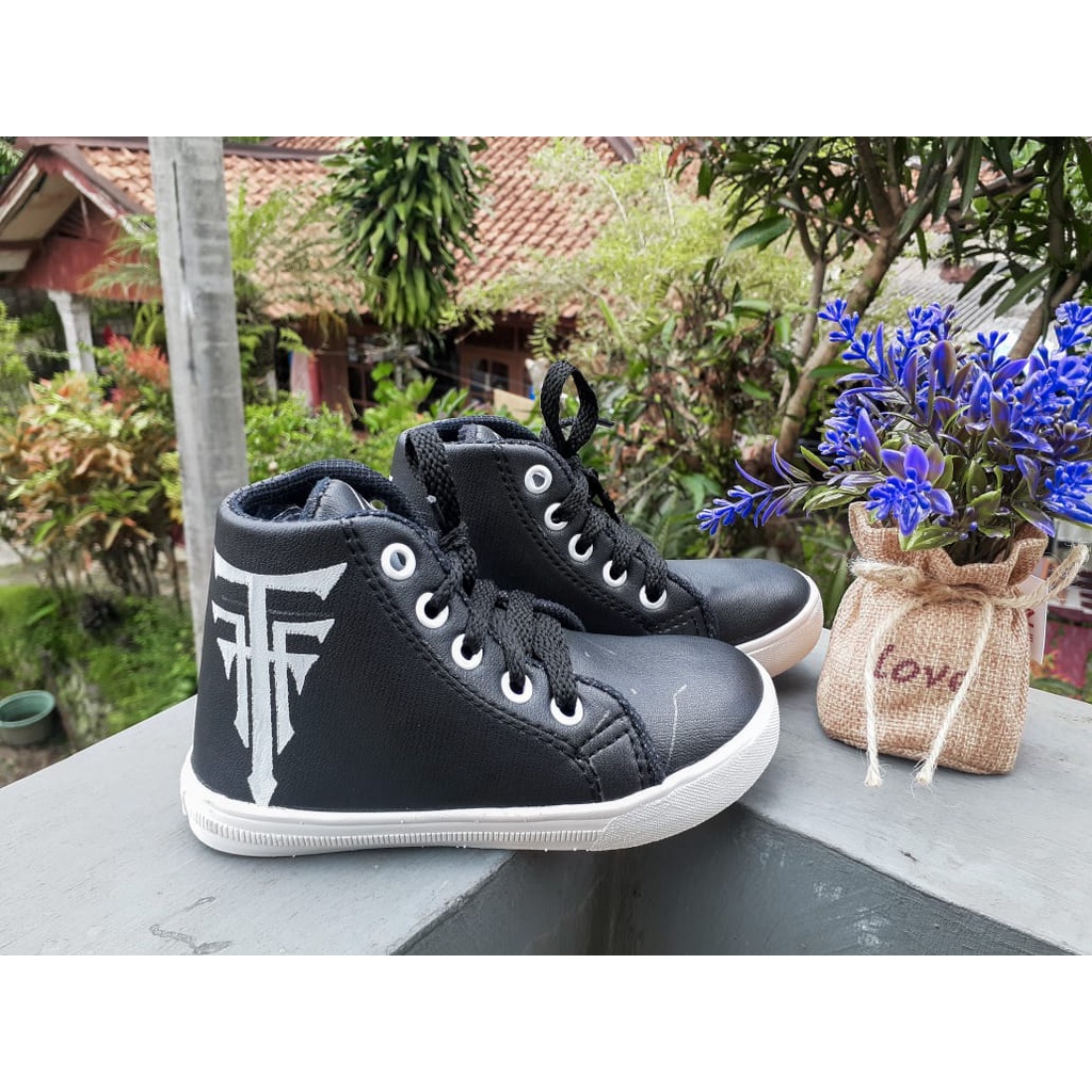 Sepatu Anak Unisex Sneakers Anak Threesula