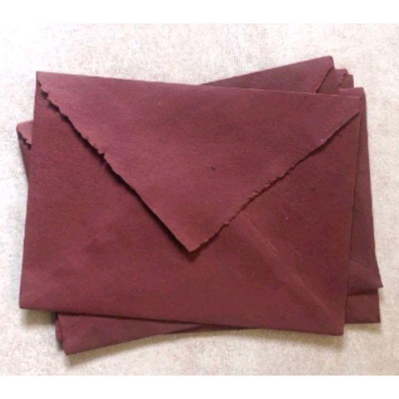 

Amplop Handmade C5 Maroon – Vintage & Unik, Kertas Daur Ulang