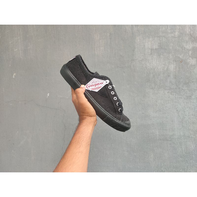 Compass Gazelle Full Black Low