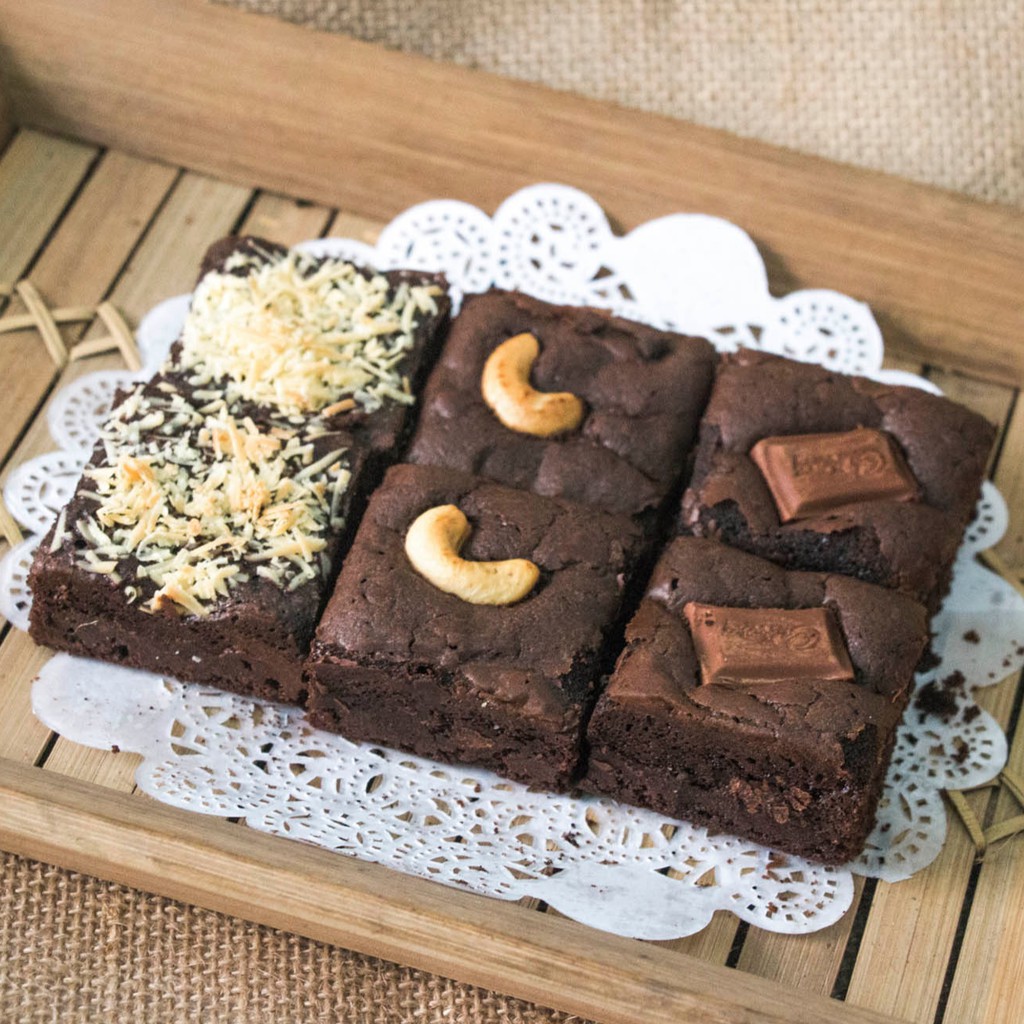 

Hampers Idul Fitri | Premium Brownies | Brownies Panggang | Brownies lumer 15 x 10cm