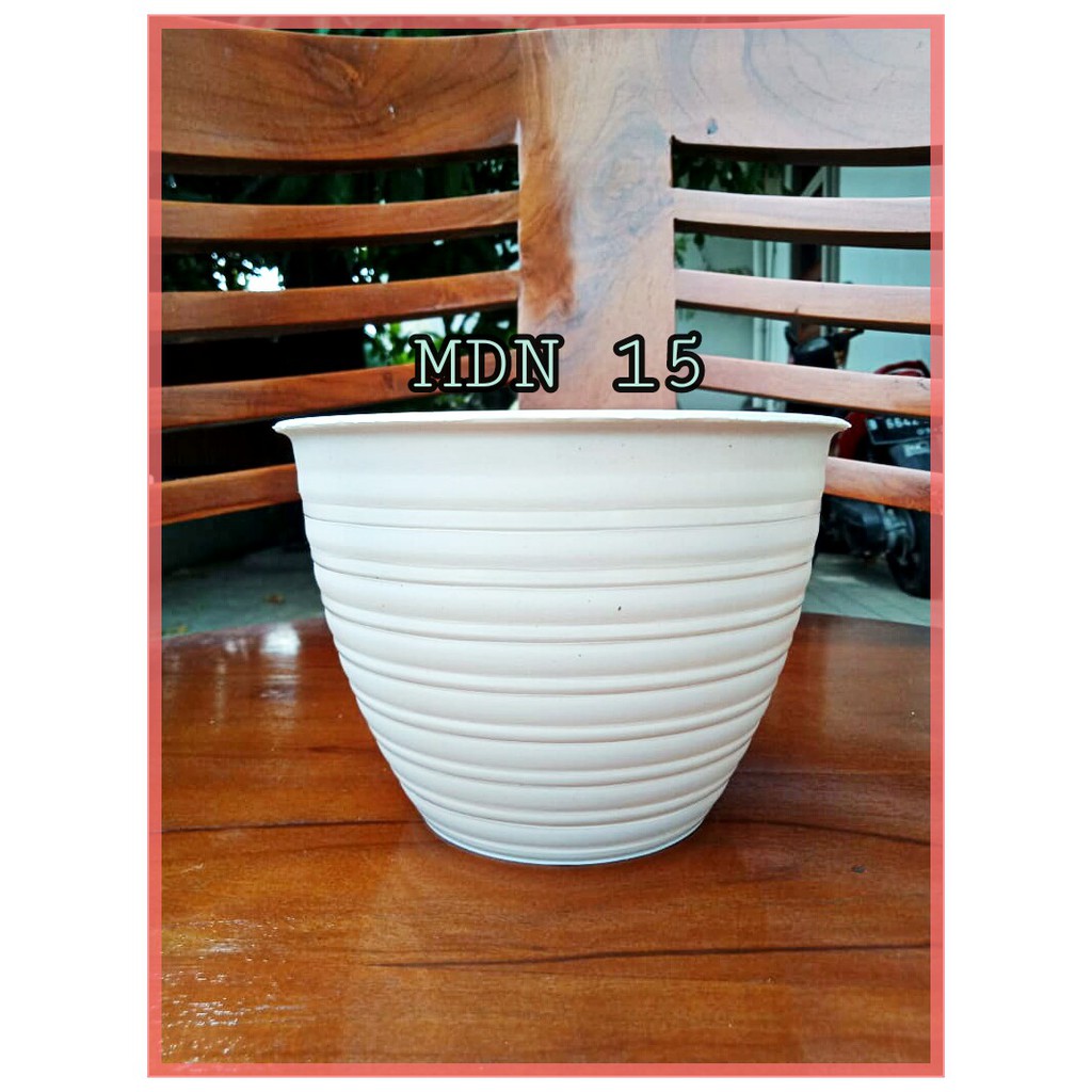 Pot Tawon 15 Putih Pot Tawon Mdn - Pot Plastik 15cm Vas Bunga Hias Pot Bunga Tawon Madu Bulat MDN TAWON 15 (15cm) pot bunga model tawon putih dan warna warni