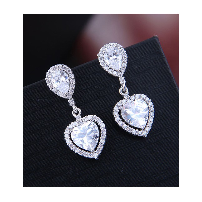LRC Anting Tusuk Fashion Silver Copper Micro Inlaid Zircon Sparkling Heart Earrings A59023