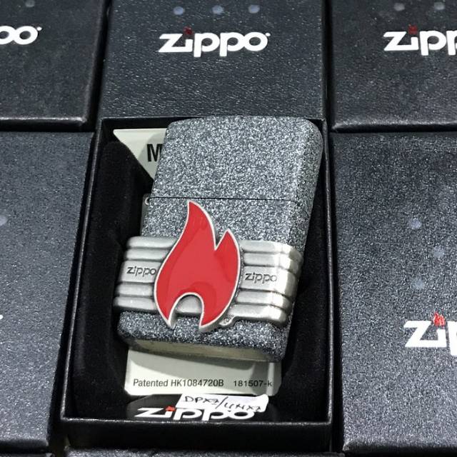 KOREK /MANCIS ZIPPO RED VINTAGE WRAP ORIGINAL