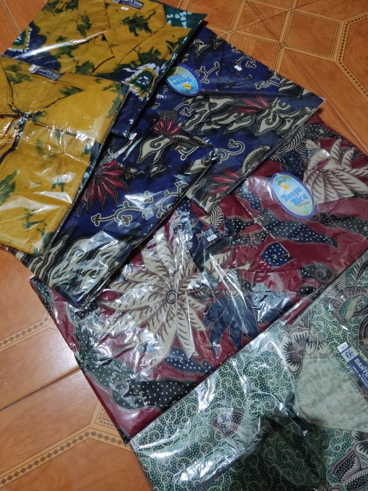Batik Kemeja Pria Motif Lovebird Ukuran Jumbo Warna Hitam Biru Merah