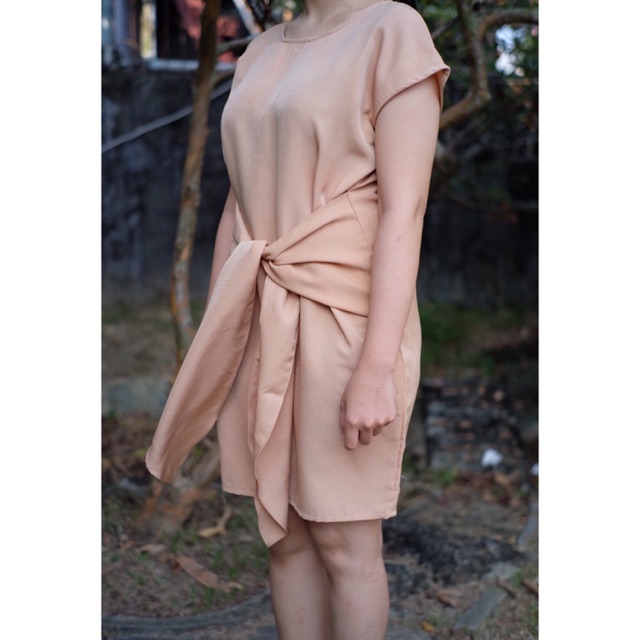 Preloved dress festive warna nude
