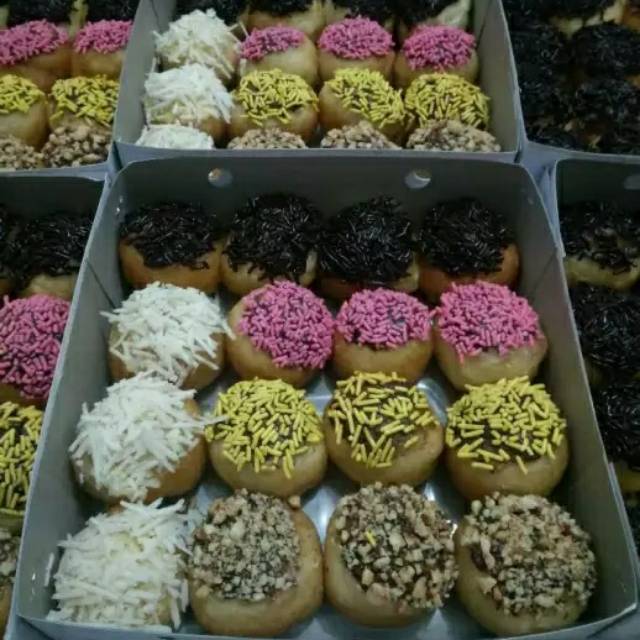 

Donat MiNi aneka toping special by Evellyne Kitchen