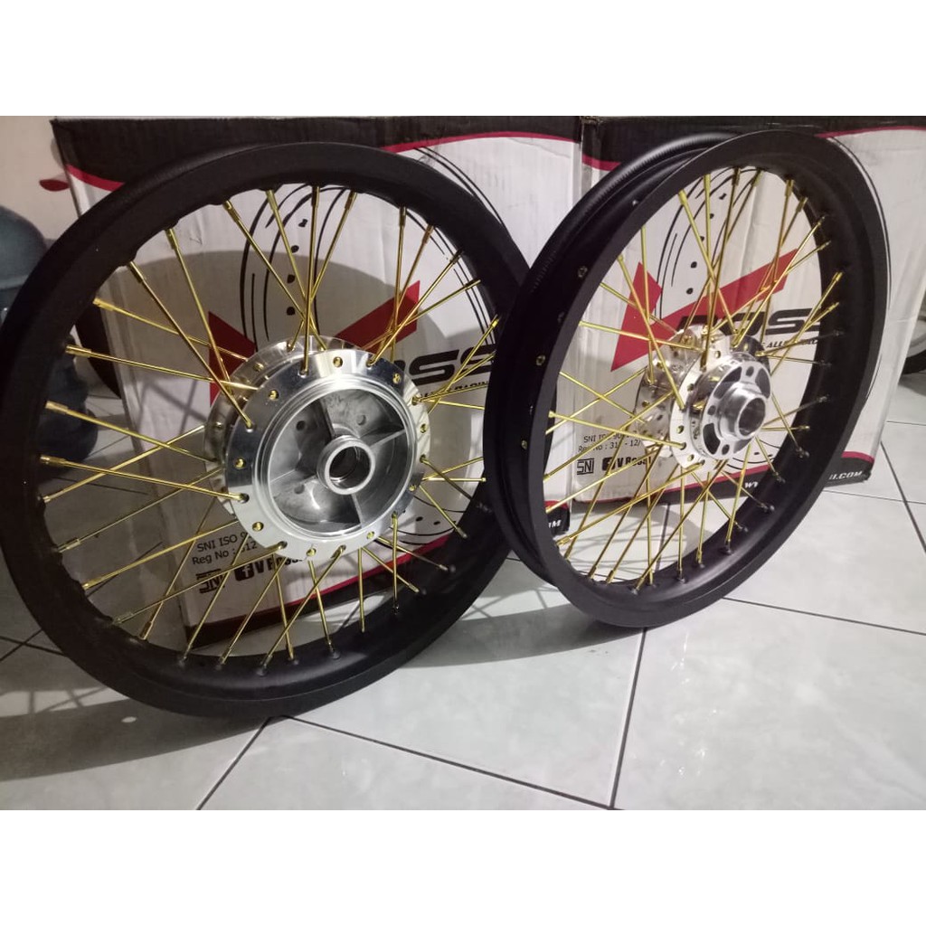 Jual Paketan Velg Vrossi Ring 18 Buat Rx King Tapak Lebar 185 215 Paket Komplit Plus Stell Dijamin Bagus Indonesia Shopee Indonesia