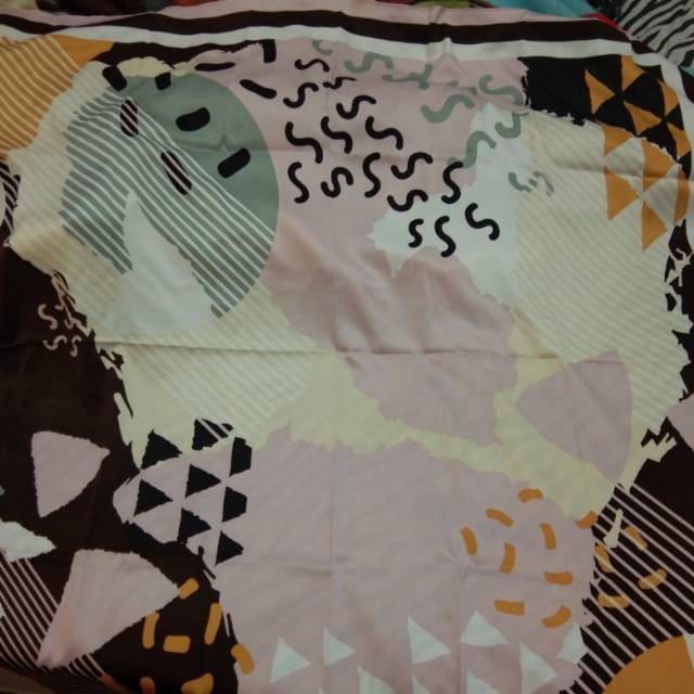 Maxmara segi empat.  Bkn vanilla hijab