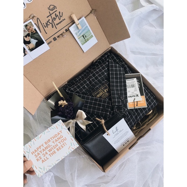 

BOX HAMPERS COWOK OOTD/GRADUATION BIRTHDAY/ANNIVERSARY [WAJIB CANTUMKAN KARTU UCAPAN]