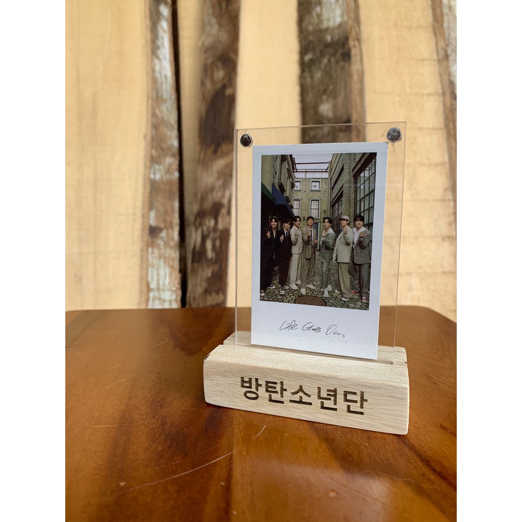 Figura Stand Frame Kayu & Akrilik uk. PC Album/ Polaroid Bingkai Foto akrilik / Photocard / PC BTS N