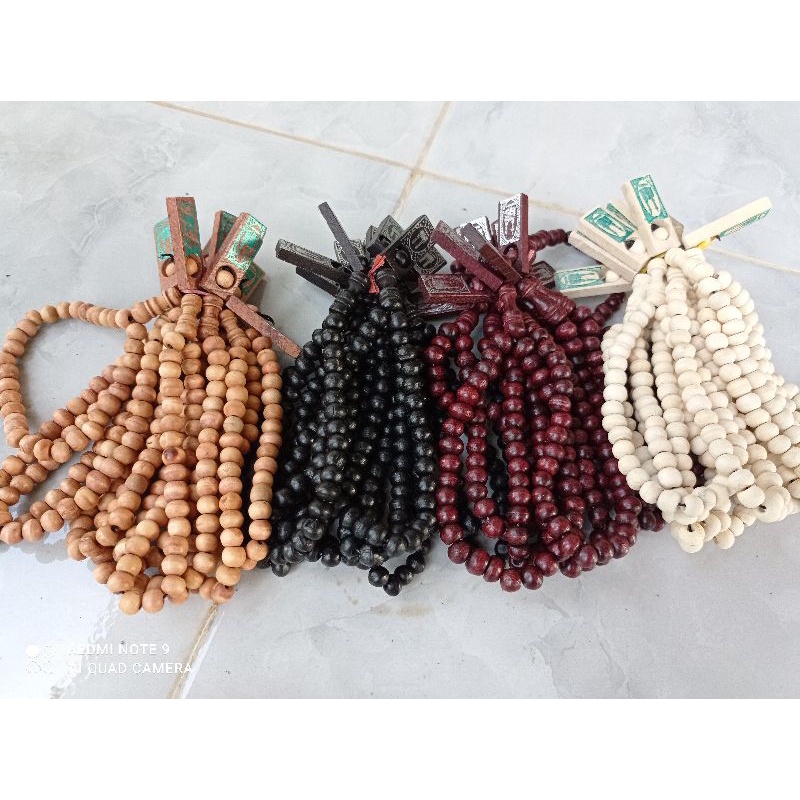 Tasbih souvenir kayu 33 butir dengan di kemas plastik per paket isi 50 tasbih utk haji umroh dan hajatan