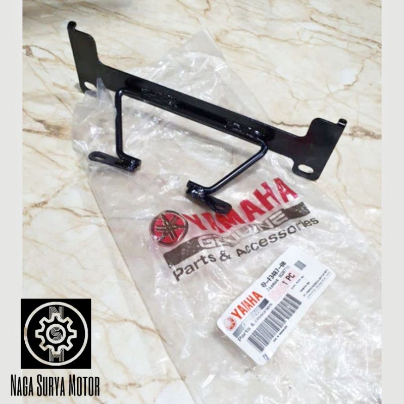 Bracket dudukan plat nomor Yamaha Byson karbu 45P-F3487-00 ORI YGP