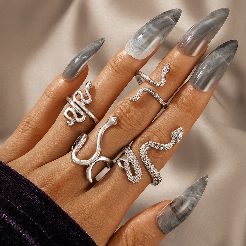 4pcs / Set Cincin Silver Desain Ular Gaya Retro Untuk Wanita