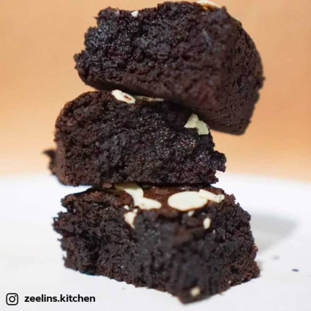 

Fudgy Brownies by Zeelins Kitchen (cilegon)