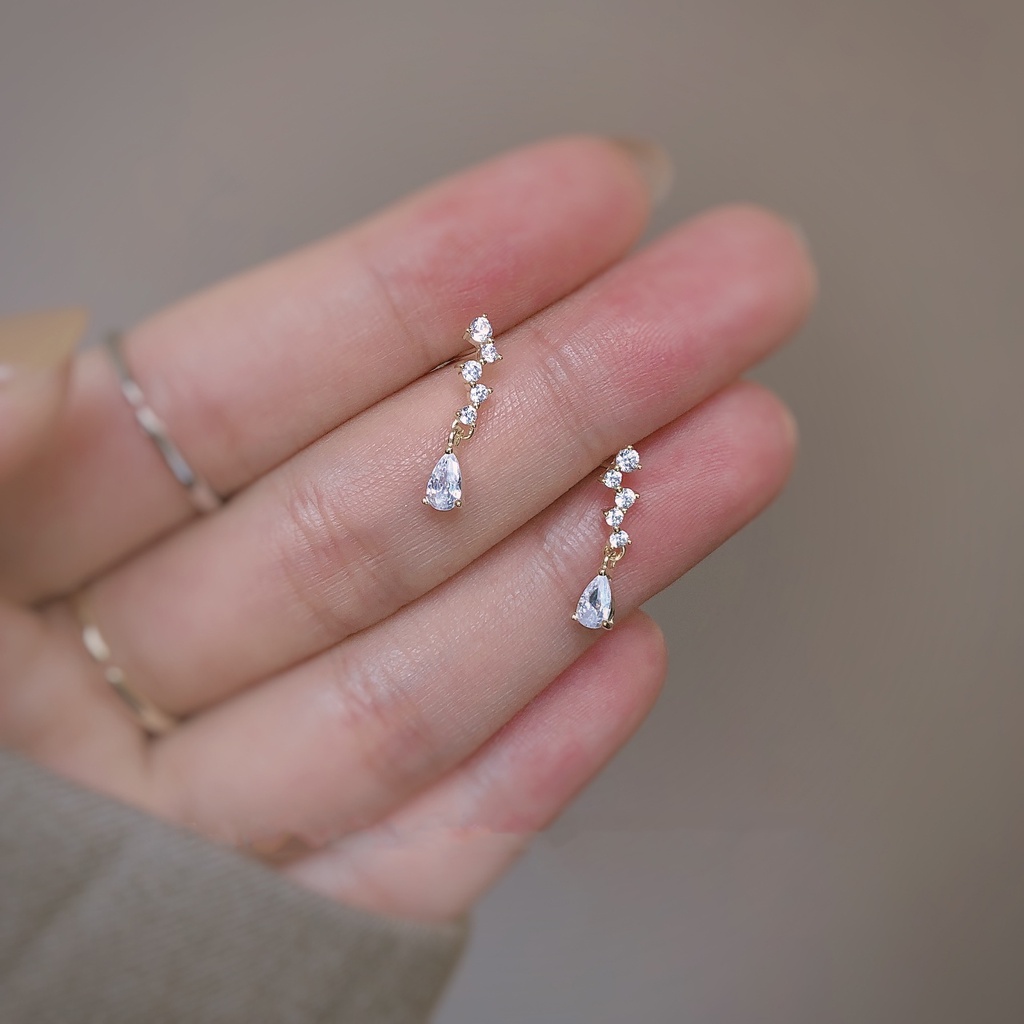 Anting Tusuk Gantung Bahan Sterling Silver 925 Hias Kristal / Berlian Gaya Korea / Elegan Untuk Wanita