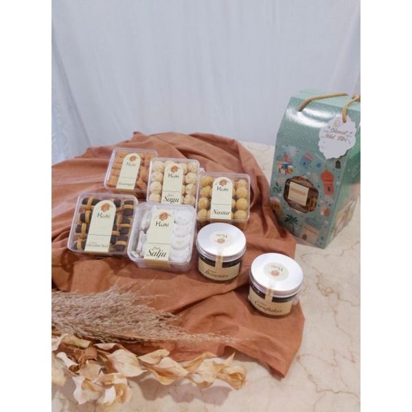 

Hampers Ramadhan Lebaran Idul Fitri with box hampers - Kue kering isi 4 toples - Hampers Murah dan Enak
