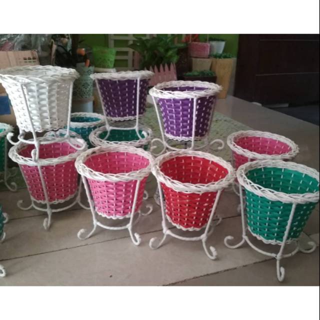 Pot rotan dm 10 penyangga besi