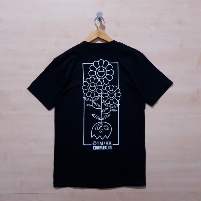 KAOS T SHIRT TAKASHI MURAKAMI COMPLEXCON SMALL FLOWER BW TEE BLACK - M