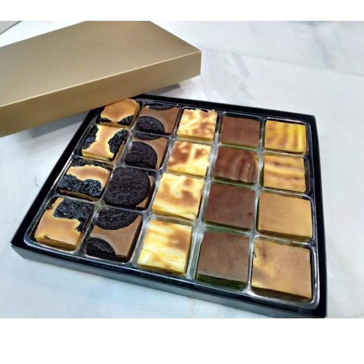 

Model Spesial Dus box nastar mika 20 sekat, isi 10 pcs