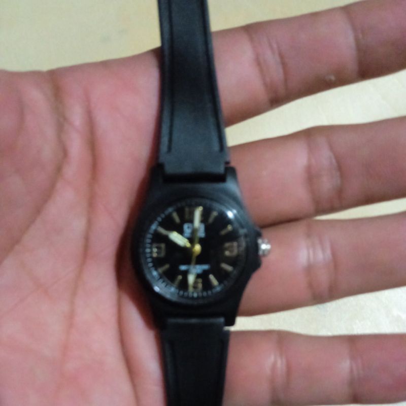 Jam Tangan Wanita Diameter Mini/jam wanita ukuran kecil-Q. O hitam