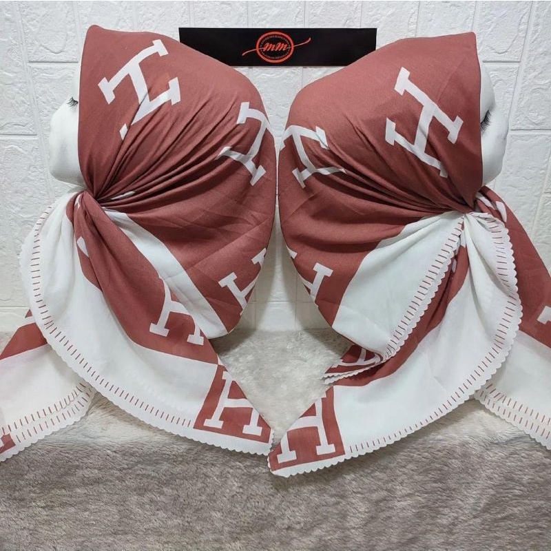 Kerudung Voal/ kerudung hijab motif Deenay kw/ Kerudung hijab polos/ Kerudung hijab bahan halus adem