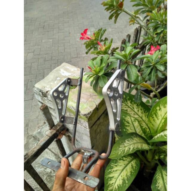 Kupingan cnc PNP T ninja seat tralis