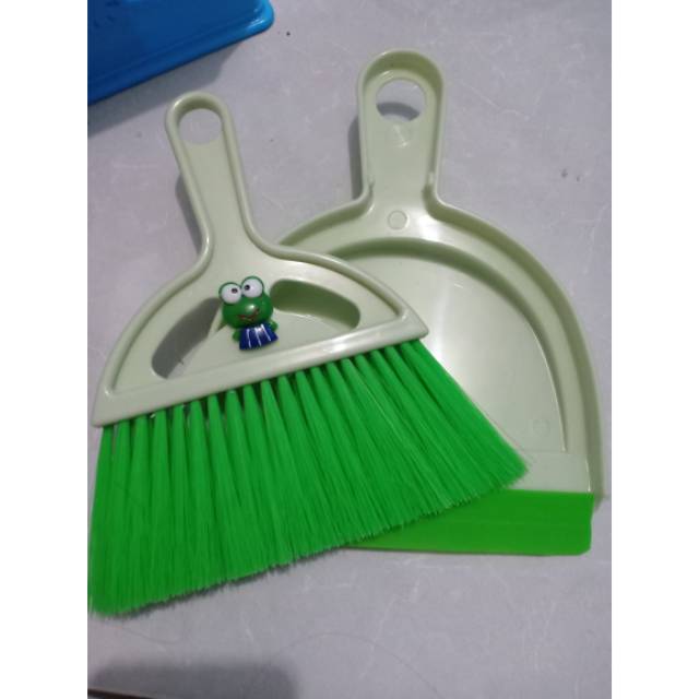 Pengki ( sapu kecil ) keropi bisa untuk sapu mobil ,