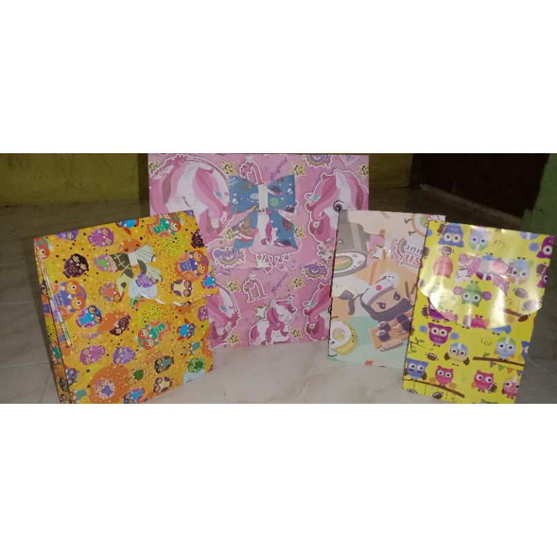 

Kertas kado siap pakai. kertas kado instan. kertas kado praktis