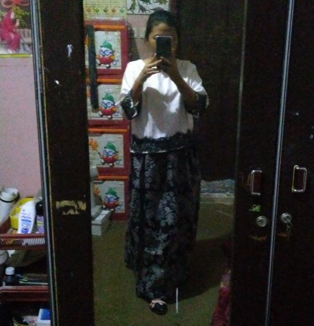 Asyilla Klok Lawasan Batik Solo Fashion Wanita Rok Batik Modern Blouse Batik Kombinasi