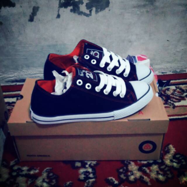 Sepatu motix america