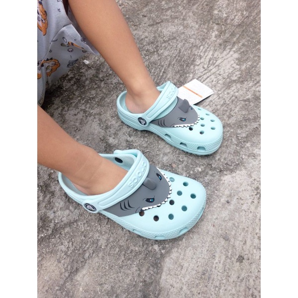 Crocs Anak Fun lab baby Shark / sandal Crocs anak anak shark tanduk