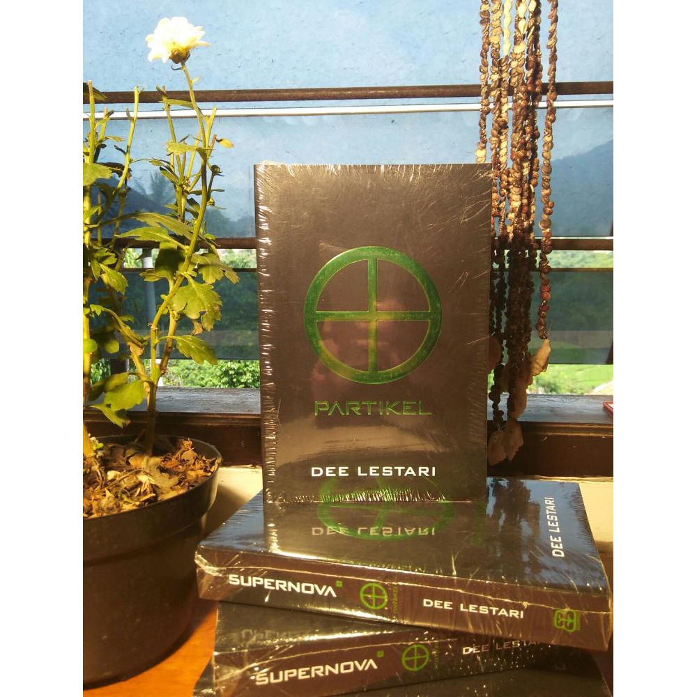 SUPERNOVA #4 :PARTIKEL, Dewi Lestari (Dee)