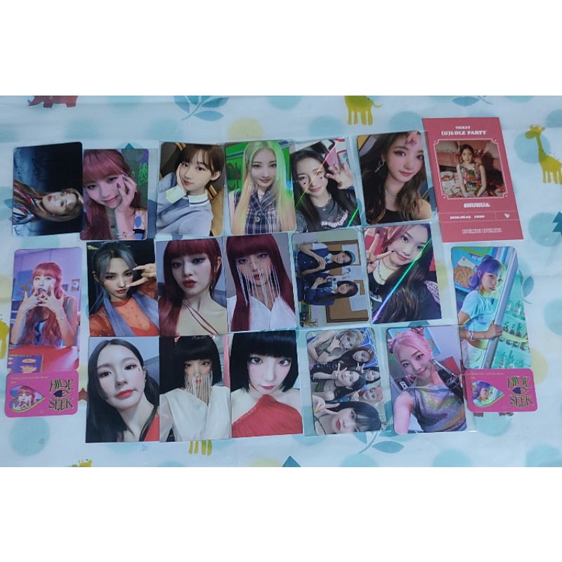 PHOTOCARD GIDLE PURPLE KISS WEEEKLY (WTS IN RUSH)