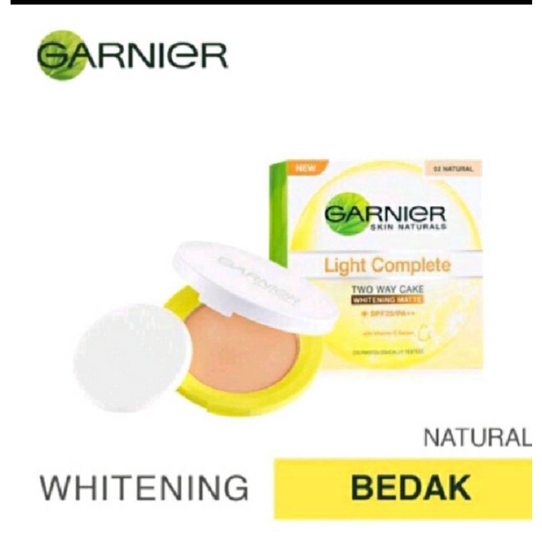 Garnier Light Complete Two Way Cake Whitening Matte SPF 25 - Bedak 02 Natural
