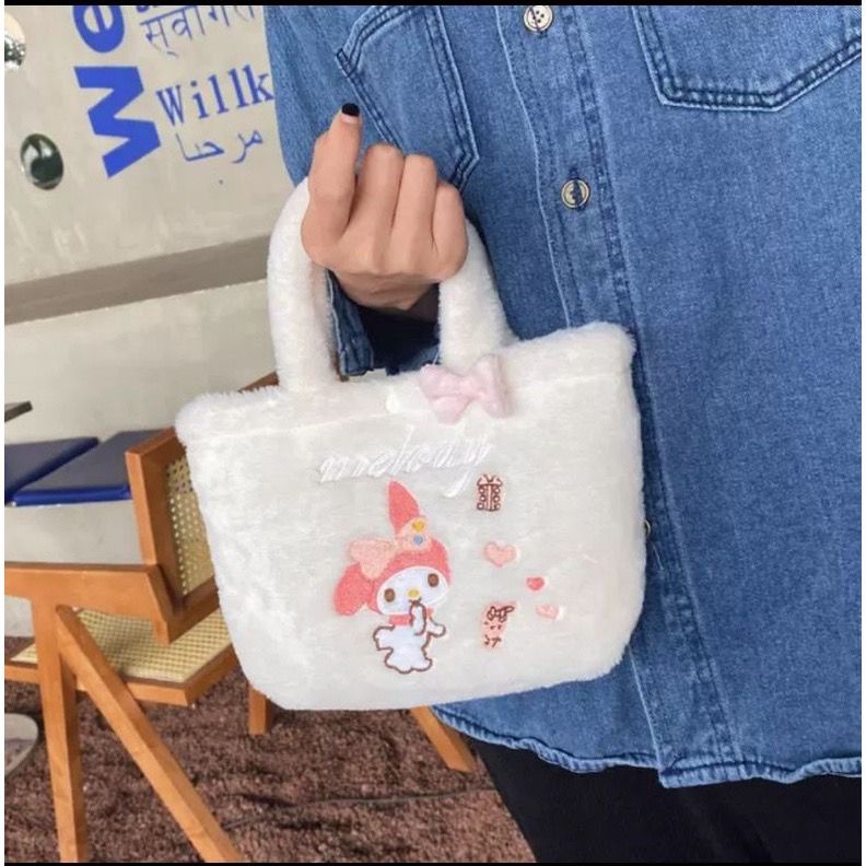 Tas Tenteng Bulu Sanrio Character Contestants CINNAMOROLL / Tote Bag Sanrio White Lucu Imut Gemoy Empuk Halus Karakter Kartun Cinnamoroll My Melody / Hand Bag Bulu Sanrio / Bucket Bag Bulu Sanrio