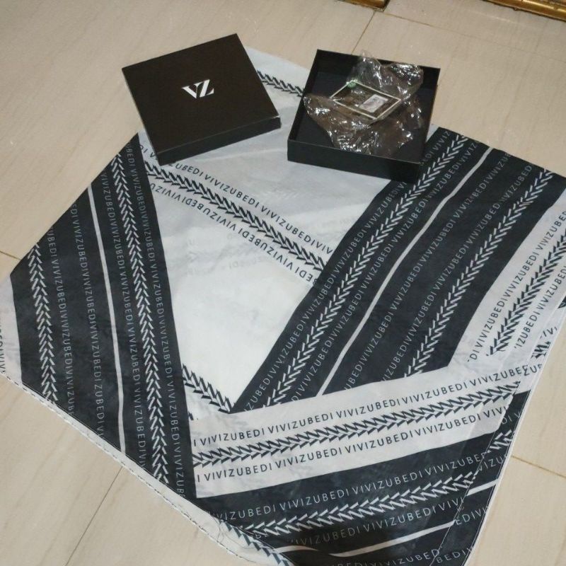 preloved vivi zubedi zeamaya scarf white voal