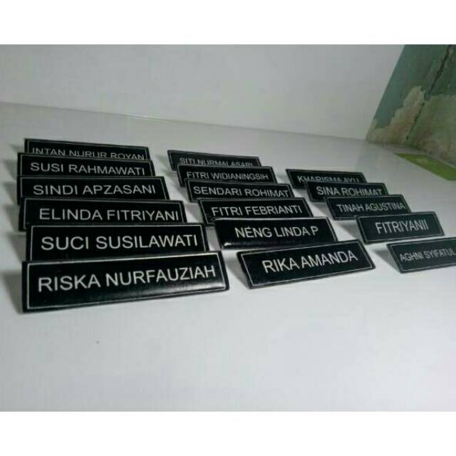 

NAME TAG PAPAN NAMA DADA AKRILIK RESIN CUSTOM PENITI / MAGNET