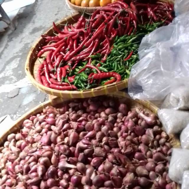

Bawang merah dan cabai merah murah meriah