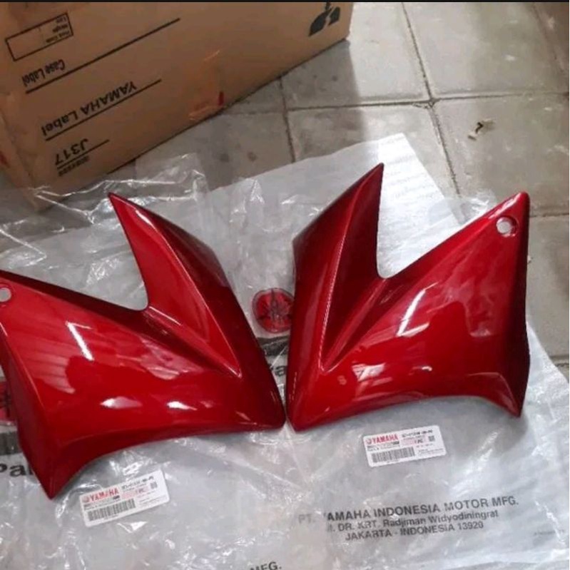 SCOOP AIR SAYAP TANGKI KANAN KIRI VIXION OLD MERAH METALIK PART ORIGINAL YAMAHA