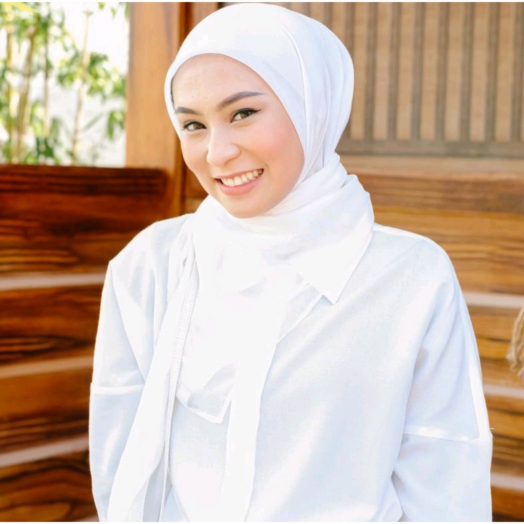 PARIS HIJAB PREMIUM POLOS/JILBAB SEGI EMPAT PARIS PREMIUM POLOS BAHAN VOAL