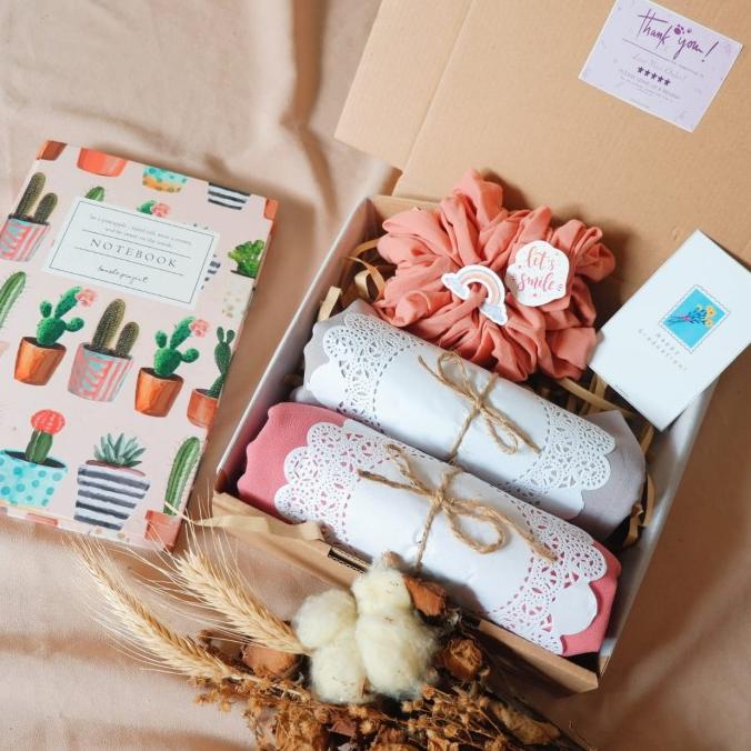 

Best Product!!! Hampers Hijab / Hadiah Wisuda / Kado Ulang Tahun / Kado Wisuda (A) - Paling Diminati