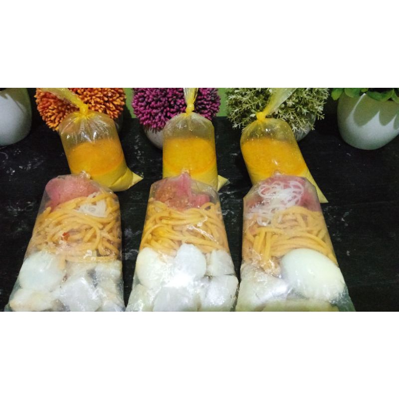 

Lontong dan Mie Sop Medan khas Mandailing Tapsel